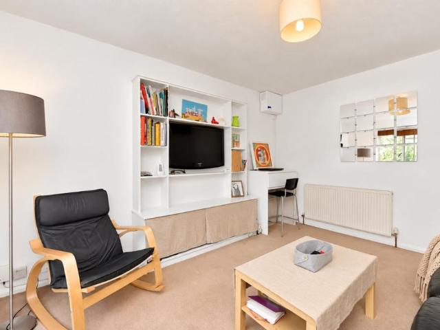 Apartment for rent in Taverner Square, Greater London