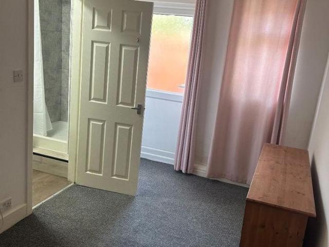 Apartment for rent in The Wrythe, Greater London