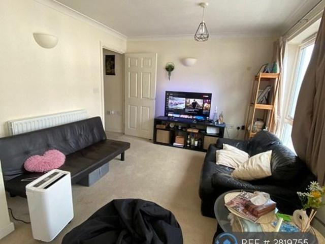 Flat for rent in London Borough of Croydon, Waddon