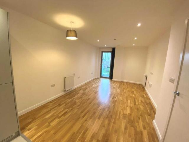 Apartment for rent in Elstree and Borehamwood, Borehamwood