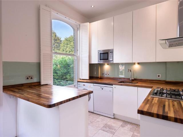 Flat for rent in London Borough of Hounslow, Strand
