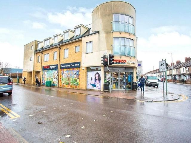 Flat for rent in Holywell Estate, North Watford