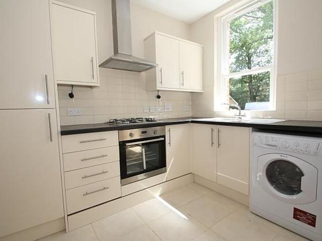 Apartment for rent in Horsell, Woking
