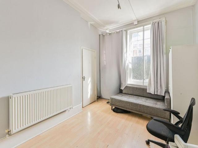 Apartment for rent in Manor Park, Greater London