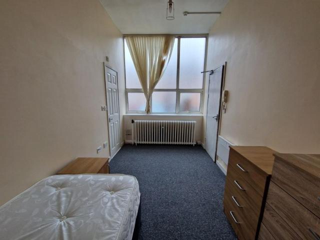 Apartment for rent in Gorse Hill, Trafford Park