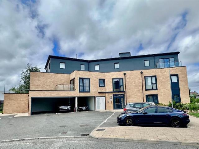 Flat for rent in Bridgefield, Kent