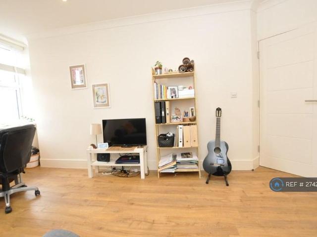 Apartment for rent in Finchley, Isle Of Man
