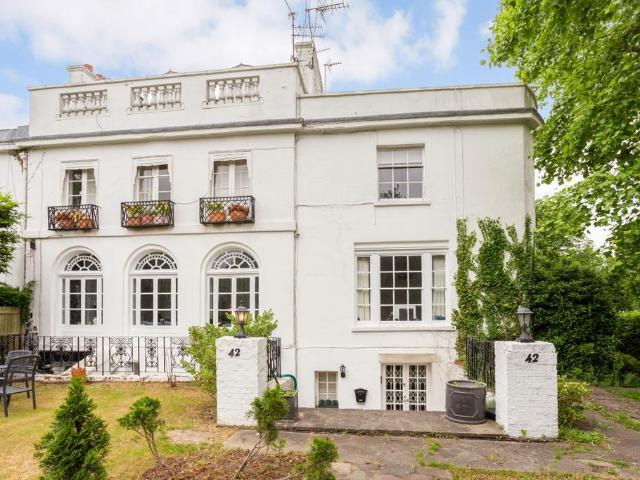 Flat for rent in Little Stanmore, Greater London