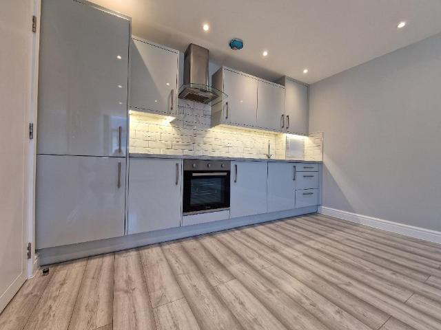 Flat for rent in Southend City Centre Neighbourhood, Alton Barnes