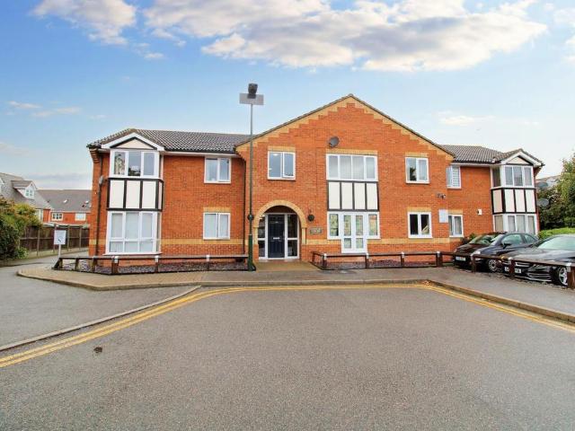 Flat for rent in East Wickham, Greater London