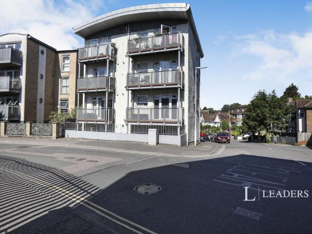 Flat for rent in Perryfields, West Sussex