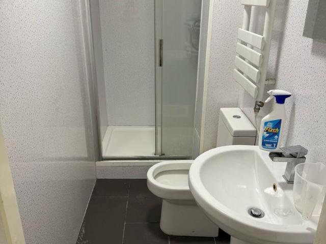 Flat for rent in Garston, Calderstones