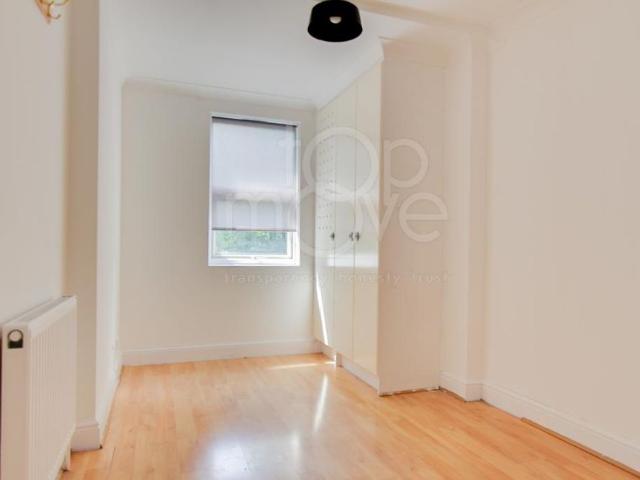 Apartment for rent in London Borough of Croydon, Purley