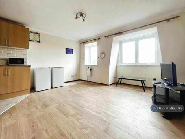 Apartment for rent in Colnbrook with Poyle, Slough