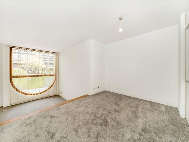 Apartment for rent in Lyons, Greater London