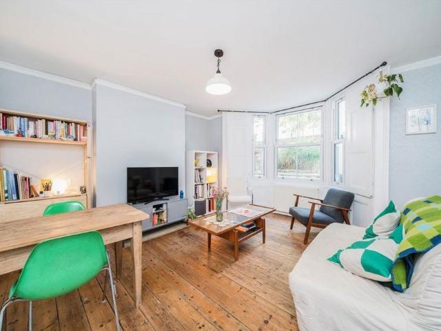 Apartment for rent in Victoria Park Village, Greater London