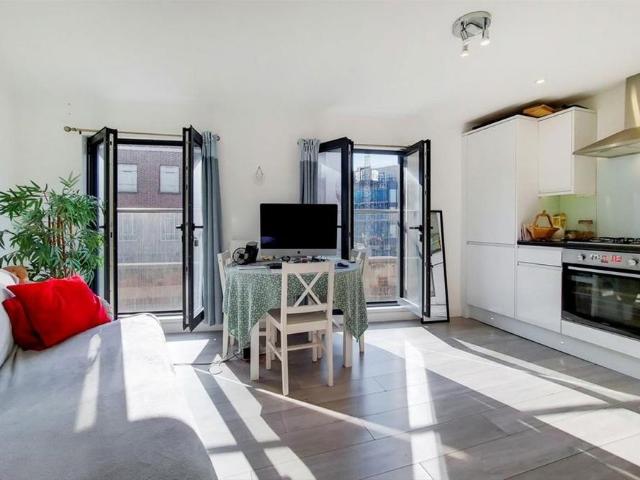Apartment for rent in Norbiton, Greater London