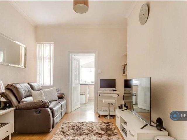 Apartment for rent in Upton Park, Greater London