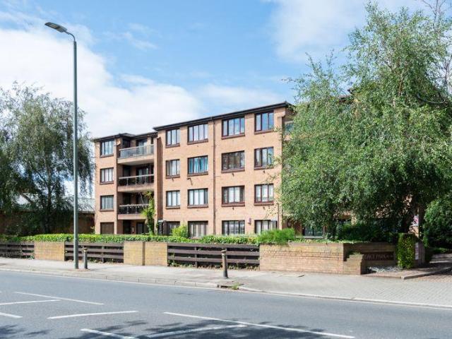 Flat for rent in Widmore, Greater London