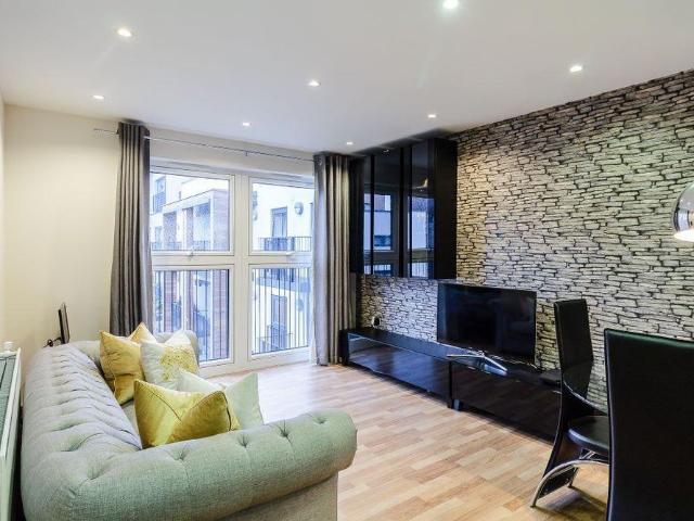 Apartment for rent in Little Stanmore, Greater London