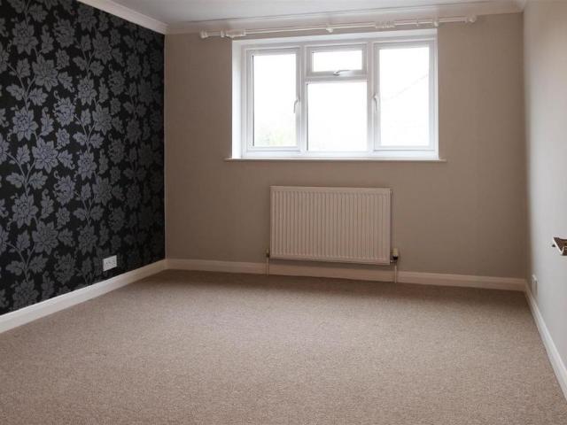 Apartment for rent in Perryfields, West Sussex