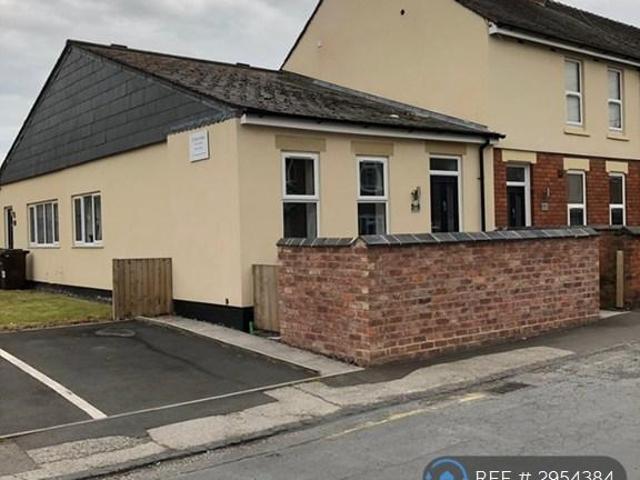 Flat for rent in Baswich, Staffordshire
