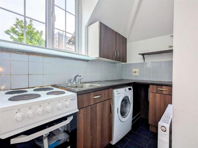 Apartment for rent in Little Stanmore, Greater London