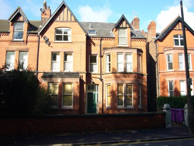 Flat for rent in Calderstones