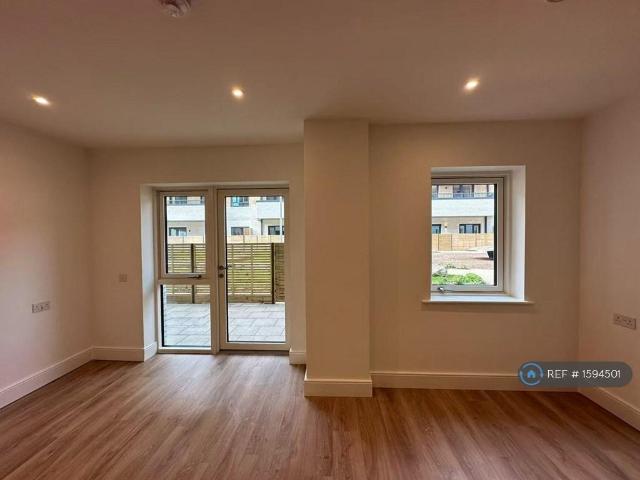 Flat for rent in London Borough of Richmond upon Thames, Greater London