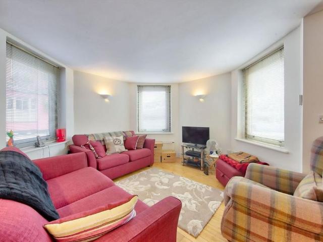 Apartment for rent in Hampton Hill, Greater London