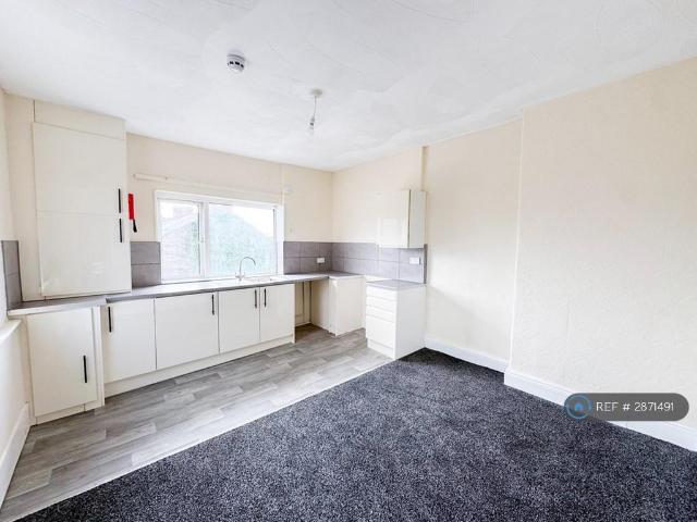 Flat for rent in Eveswell, Wales