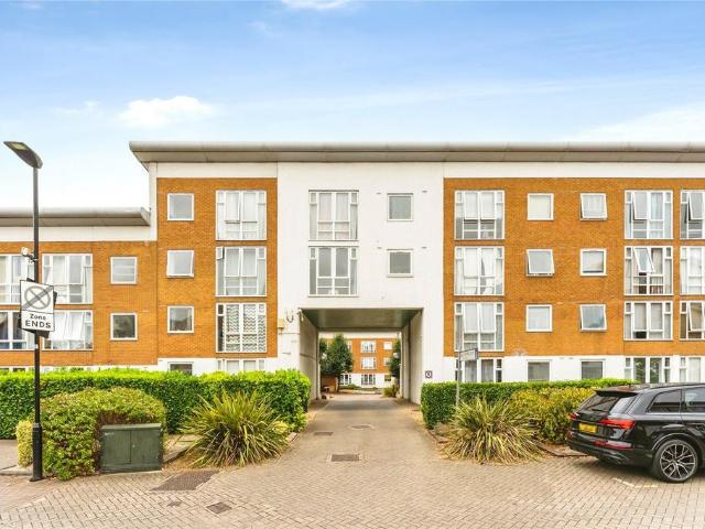 Flat for rent in Reach, Greater London