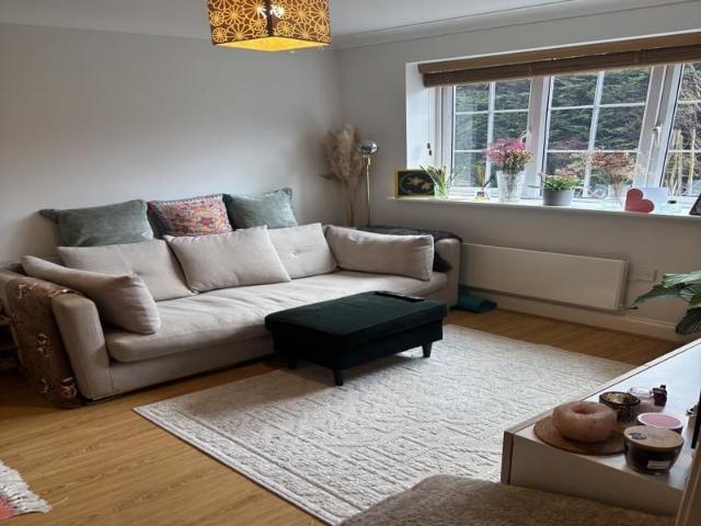 Apartment for rent in Fole, Surrey
