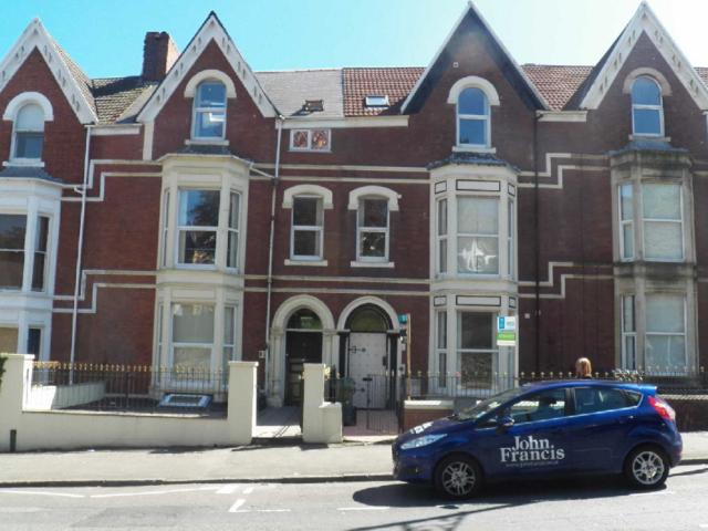 Flat for rent in Nangreaves, Wales