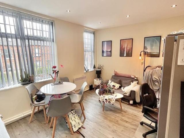 Apartment for rent in Whitkirk, Austhorpe