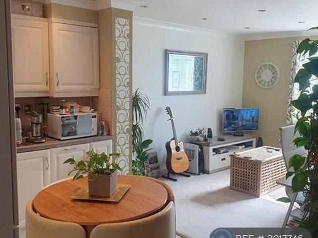 Apartment for rent in Rush Green, Greater London