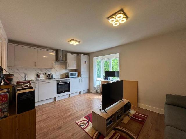 Apartment for rent in Burnt Oak, Greater London