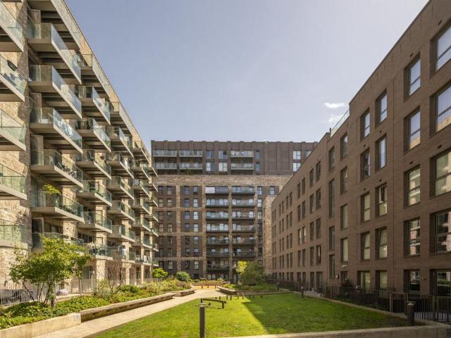 Flat for rent in Upton Park, Greater London
