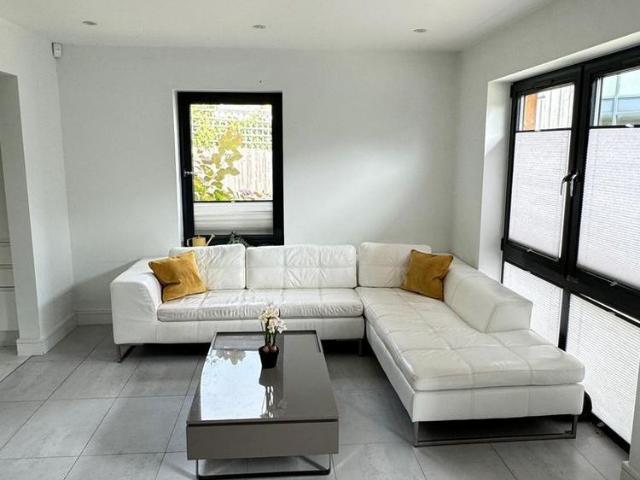 Apartment for rent in Blackhills, Surrey