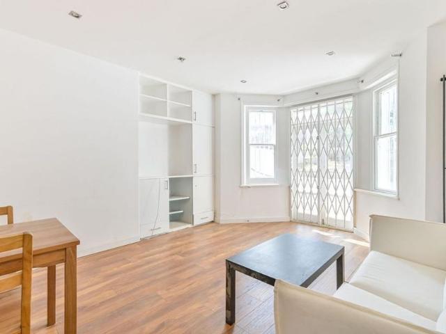 Apartment for rent in North Kensington, Greater London