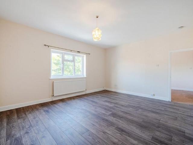 Apartment for rent in Shepperton, Spelthorne