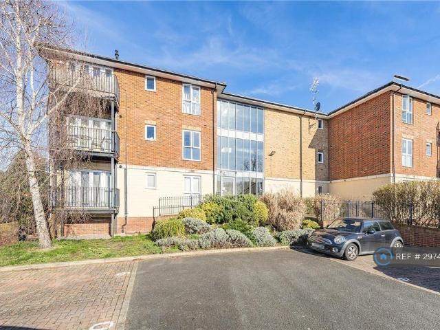 Flat for rent in London Borough of Merton, Greater London