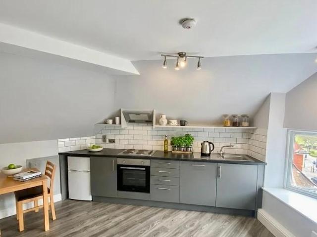 Flat for rent in London Borough of Croydon, Purley