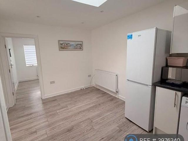 Flat for rent in Southgate, Greater London