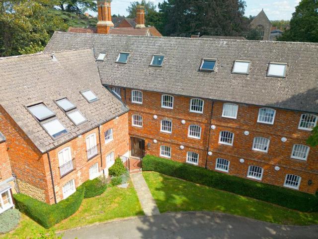 Flat for rent in Caldecott, Dromore