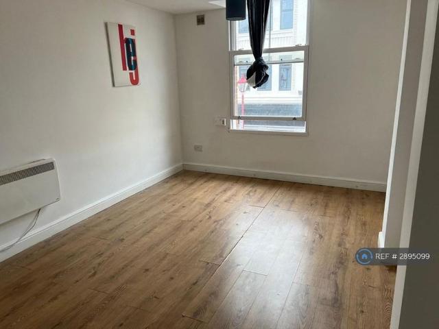 Apartment for rent in Caldermill, East Midlands
