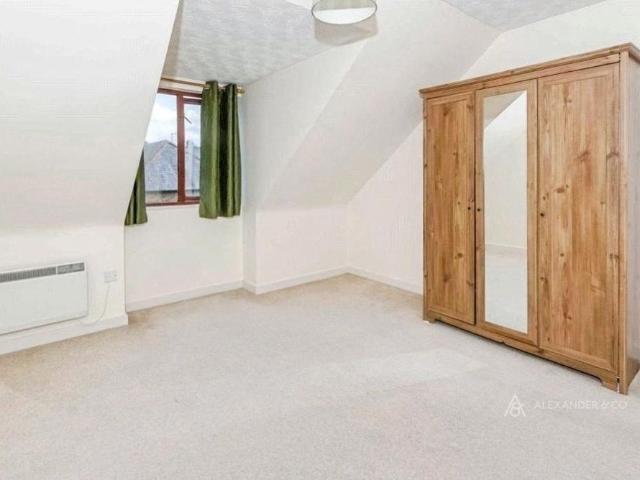 Apartment for rent in Ashlyns Estate, Pouchen End