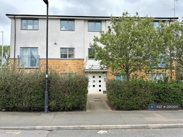 Flat for rent in London Borough of Ealing, Greater London