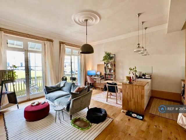 Apartment for rent in Old Town, Guestling Green