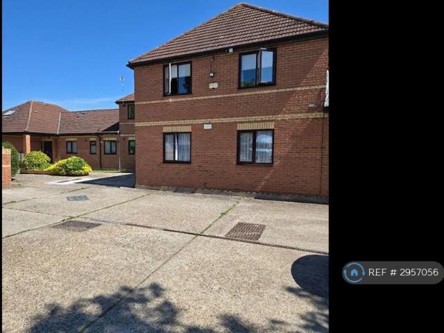 Flat for rent in Harold Hill, Greater London